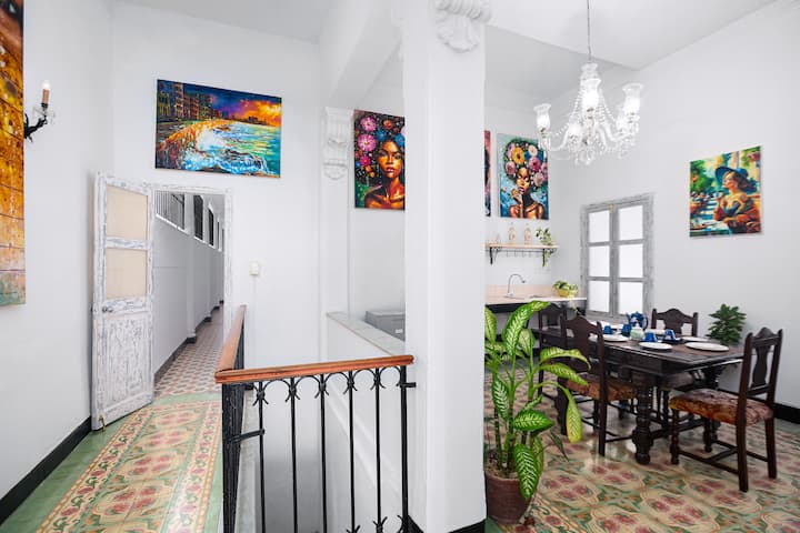 Colonial Art Mansion/top Place/3br+3 Bath/wififree - 夏灣拿