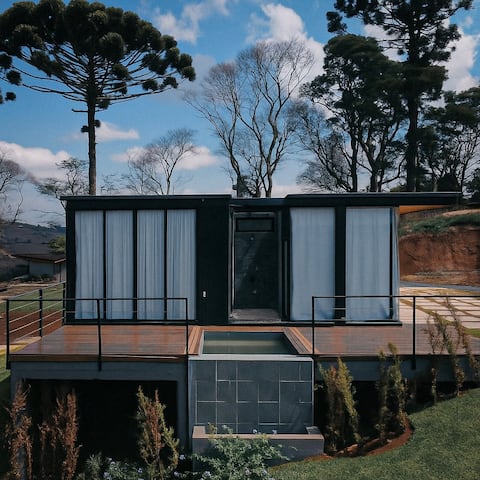 Popular Airbnb listing: Aira Villa with outdoor pool and shower in Santo Antônio Do Pinhal