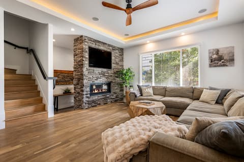 Top performing Airbnb: Nama-Stay on the Square - steps to downtown in Bentonville