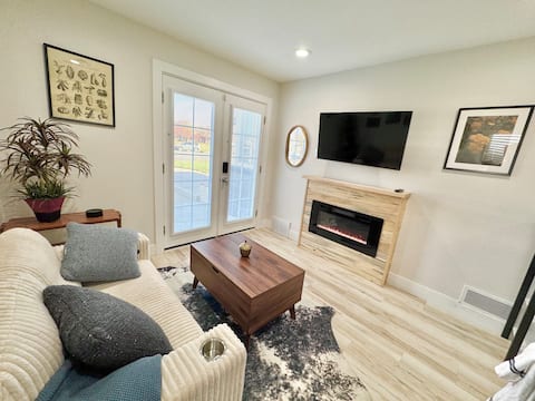 Popular Airbnb listing: Eco Mtn Cabin Suite | Minimalist & Private in North Park Hill