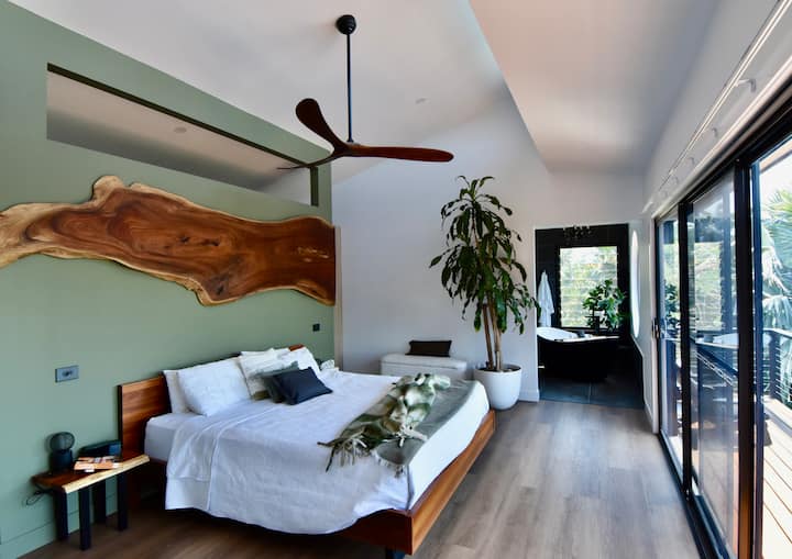 Dormitorio principal con baño privado y refugio para padres