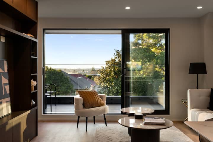 Brand New Designer Home With Water Views House #2 - Auckland