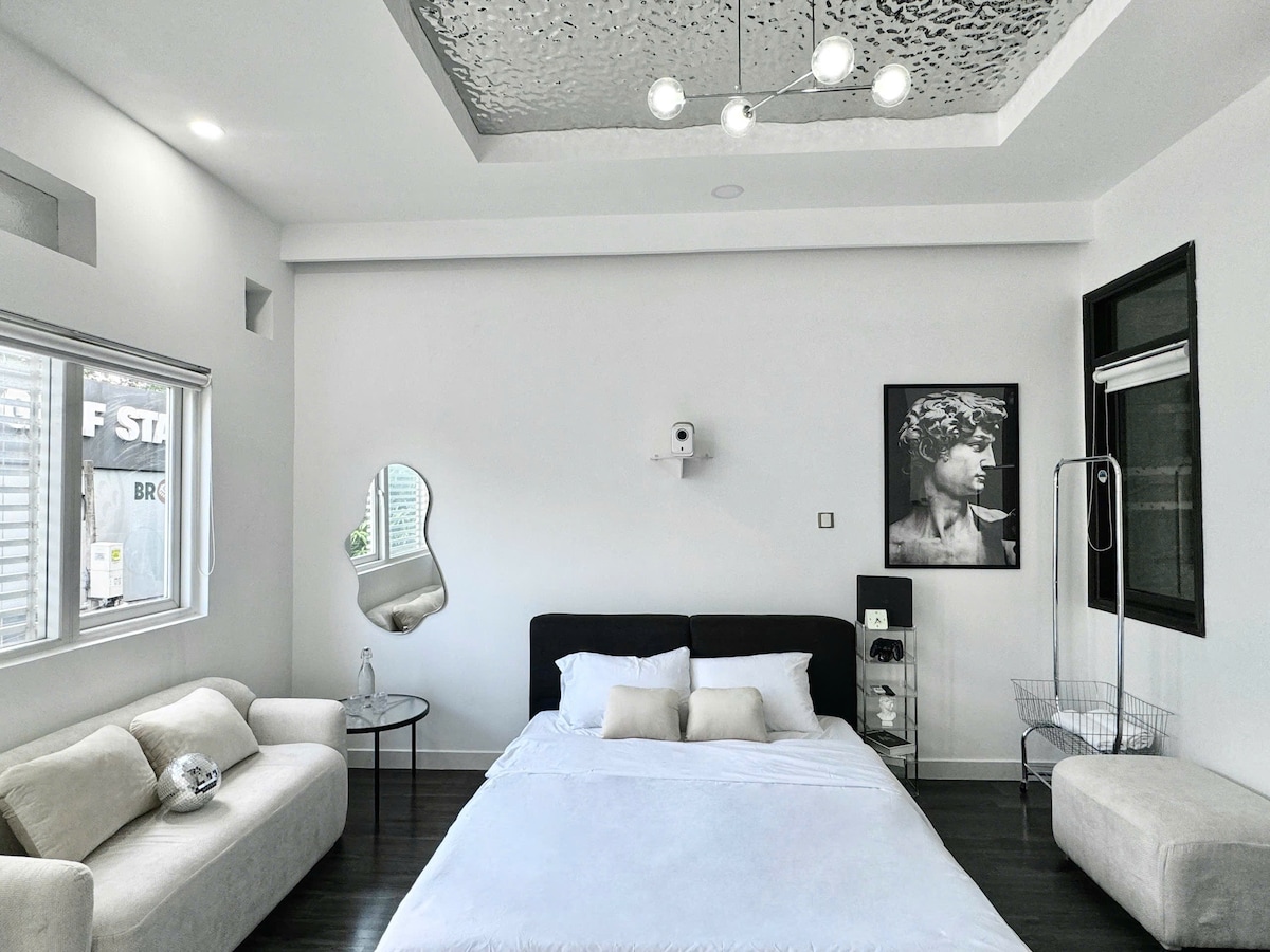 Set of 2 Minimalist Textured Wall Art - Neutral 3D Abstract Canvas Dec - Neutral Minimalist Bedroom Leasing Design