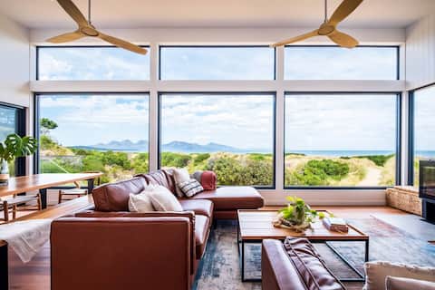 Successful Airbnb property: COAST Beachfront Retreat ~ Water & Mountain views in Glamorgan Spring Bay