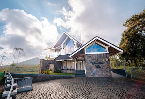 Private villa with mountain views near Vagamon