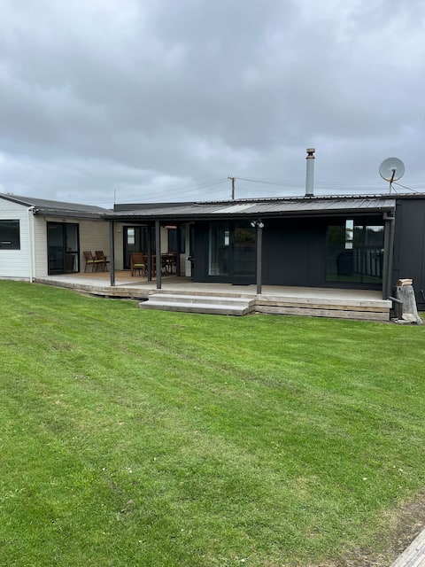 The Bach Shack – Foxton Beach Getaway