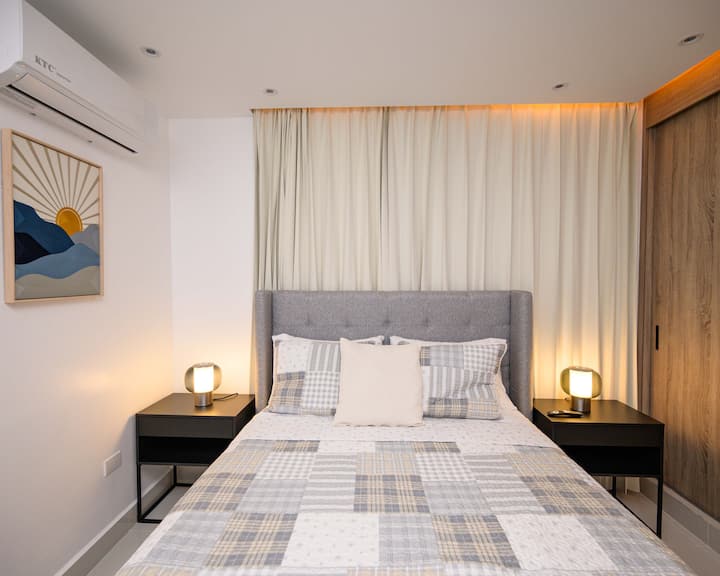 Dormitorio 3: luz suave, tonos elegantes y comodidad acogedora para noches de descanso ✨