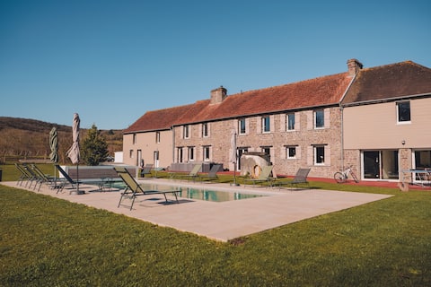 Charming cottage for 14 people with heated pool in Clécy