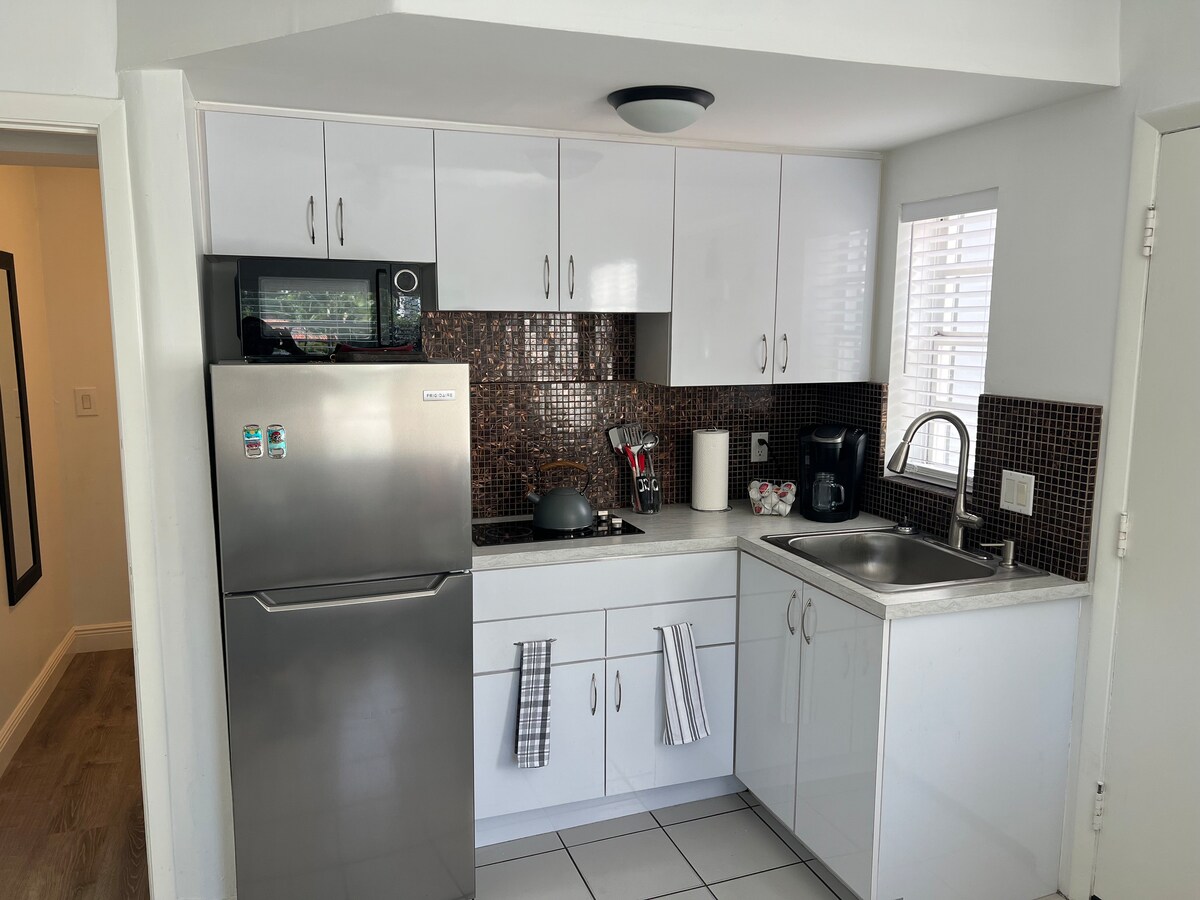 Top Airbnb: Cozy studio in the heart of Miami. in Auburndale