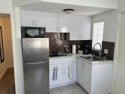 Top Airbnb: Cozy studio in the heart of Miami. in Auburndale