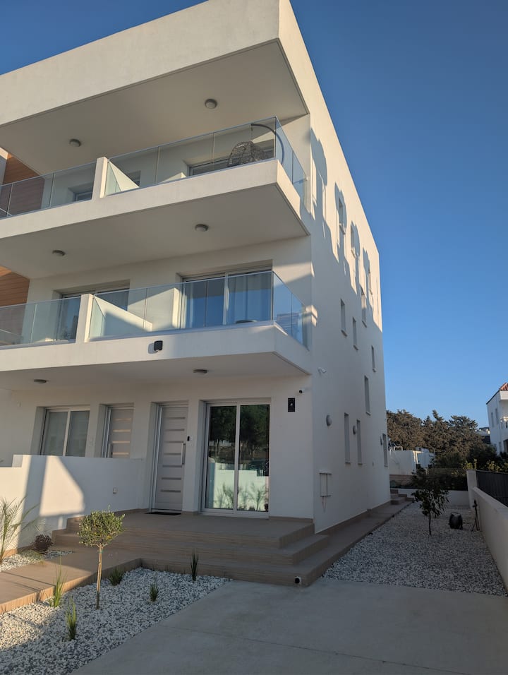 Joni Villa Near Tomb Of The Kings - Paphos