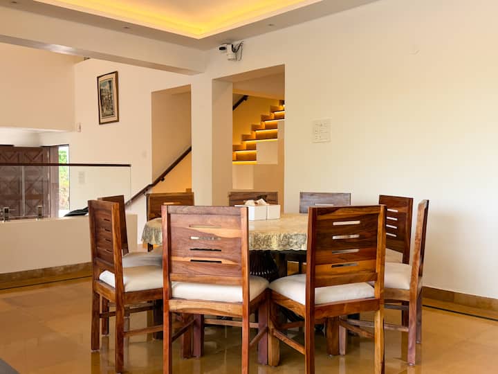 Dining area image 1