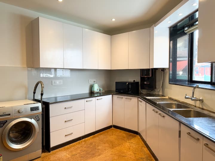 Full kitchen image 2