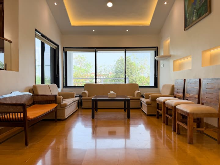 Living room image 7