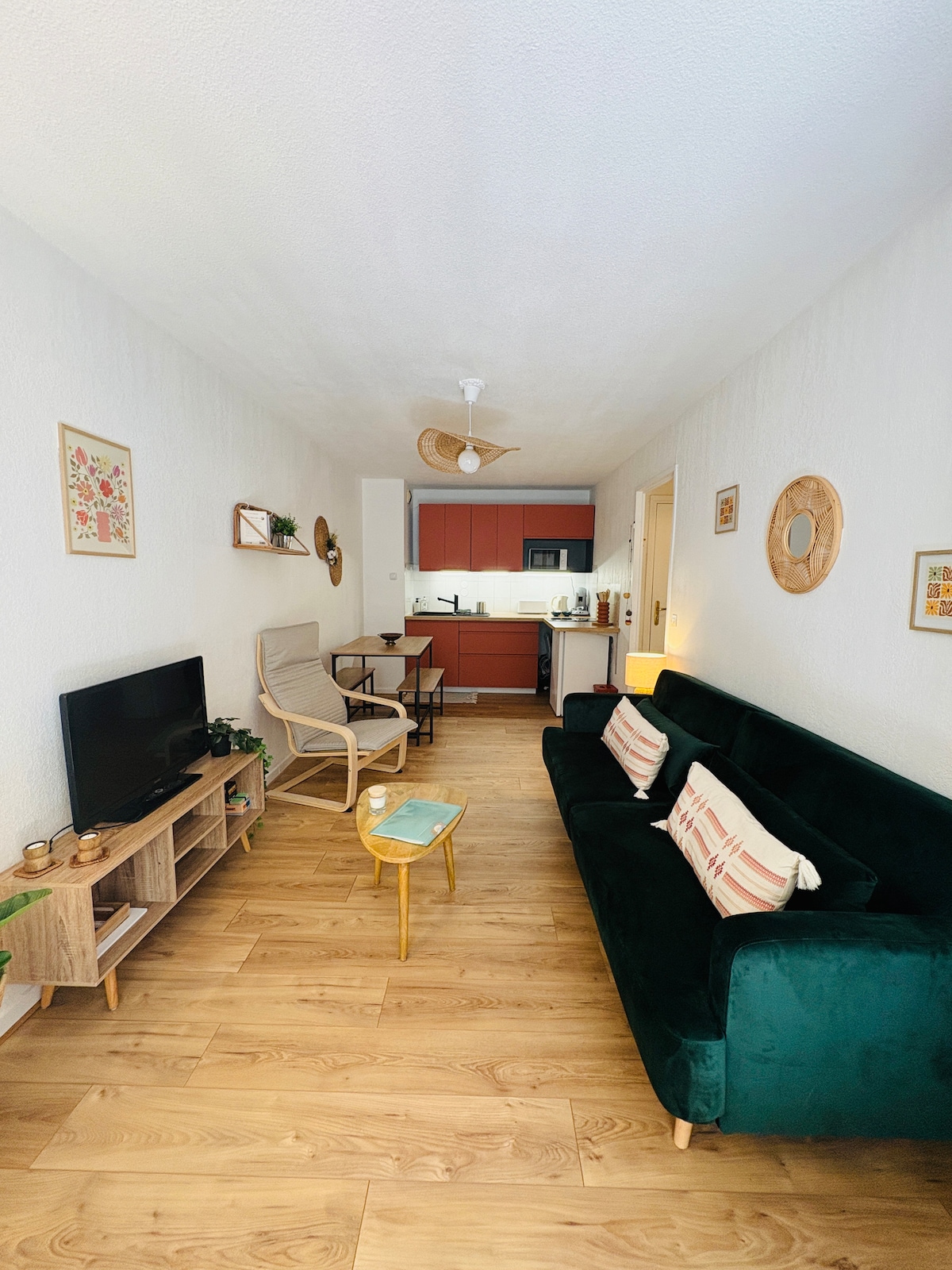 Successful Airbnb property: Cozy apartment with terrace - Rives du Lez in Port Marianne