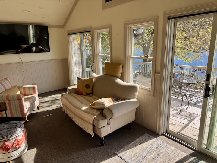 Lakefront Cottage - Hampstead, NH