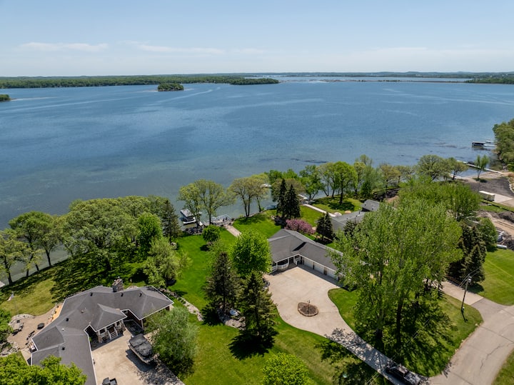 The Legacy on Lake Lizzie -a Lake Front Escape* - Houses for Rent