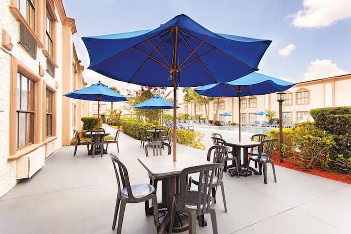 Laquinta Orlando | 2 Queen Beds | Free Breakfast - Orlando