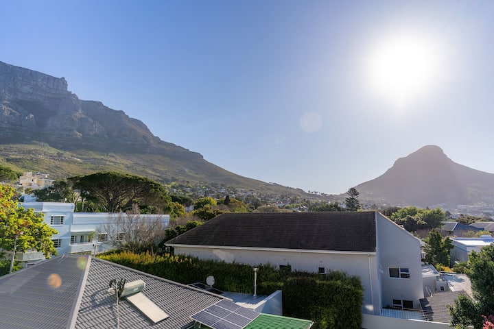 Mountain & City Views| Vredehoek Apt, 5 Min To Cbd - Camps Bay