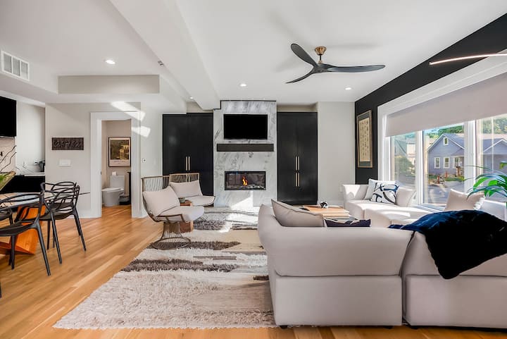 Private Ultra Modern Mansion - Country Club Plaza - Kansas City, KS