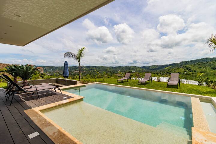 Casa Shantí: Your Private Paradise Above the Bay