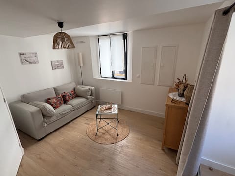 Popular Airbnb listing: Cozy house in the heart of Marseillan city in Marseillan