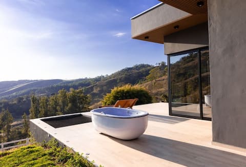Popular Airbnb listing: Chalet with heated pool in the Mantiqueira Mountains in Paraisópolis