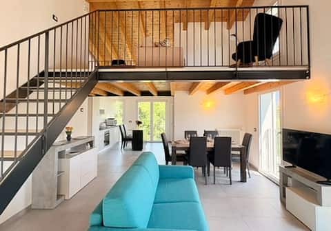 Top Airbnb: Brand new stylish apt with mezzanine and lake view a Tremezzina