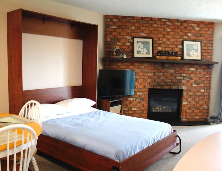Cozy 2 Beds Ski Hike Bike Trails Golf Pool 1 Pet - Kimberley