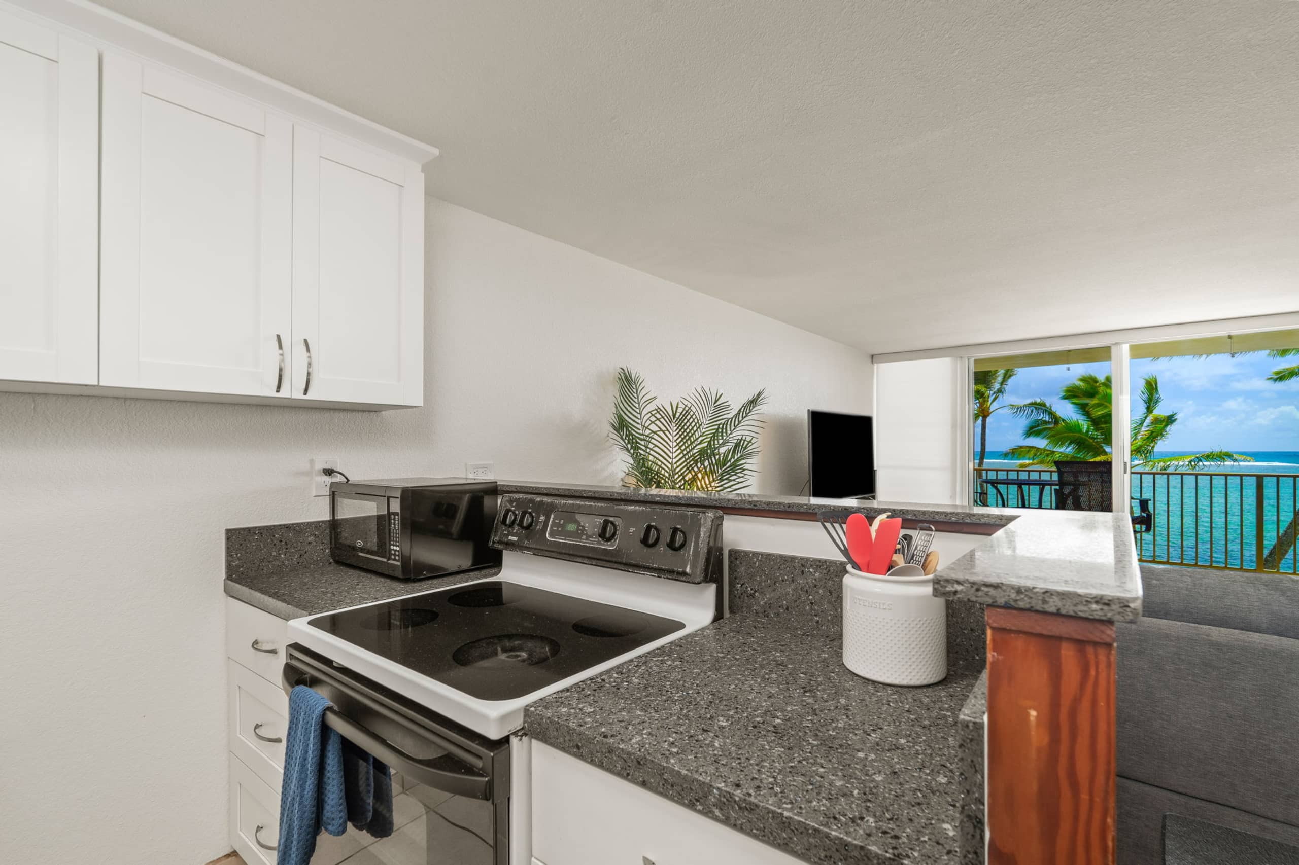 Condo in Hauula · ★4.82 · 1 bedroom · 4 beds · 1 private bath - Image 8