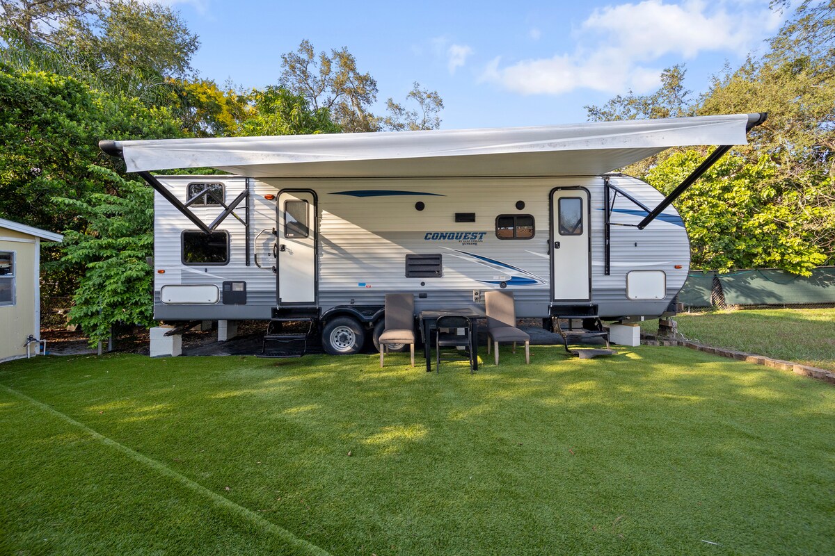 Okara Retreat RV 1 - Furgonetas cámper/Autocaravanas en renta en Tampa ...