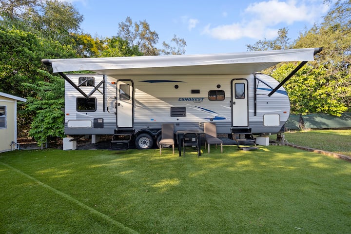 Okara Retreat RV 1 - Furgonetas cámper/Autocaravanas en renta en Tampa ...