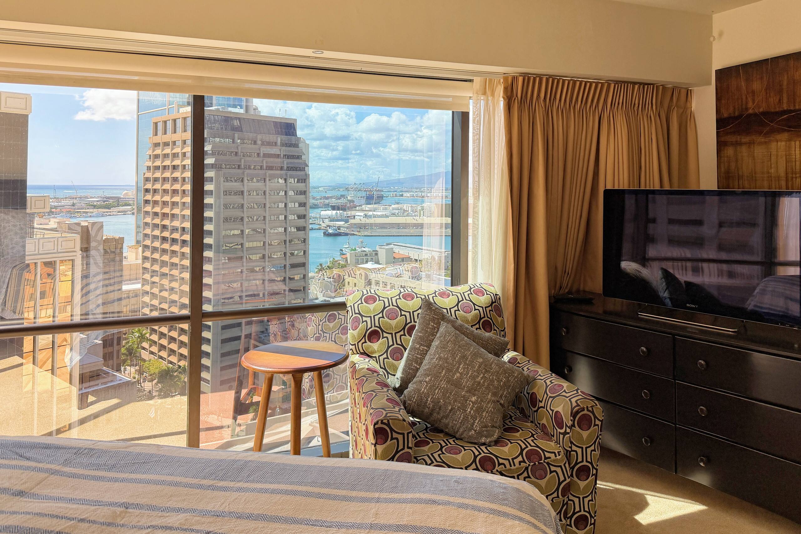 Oceanview Downtown Suite - Image 12