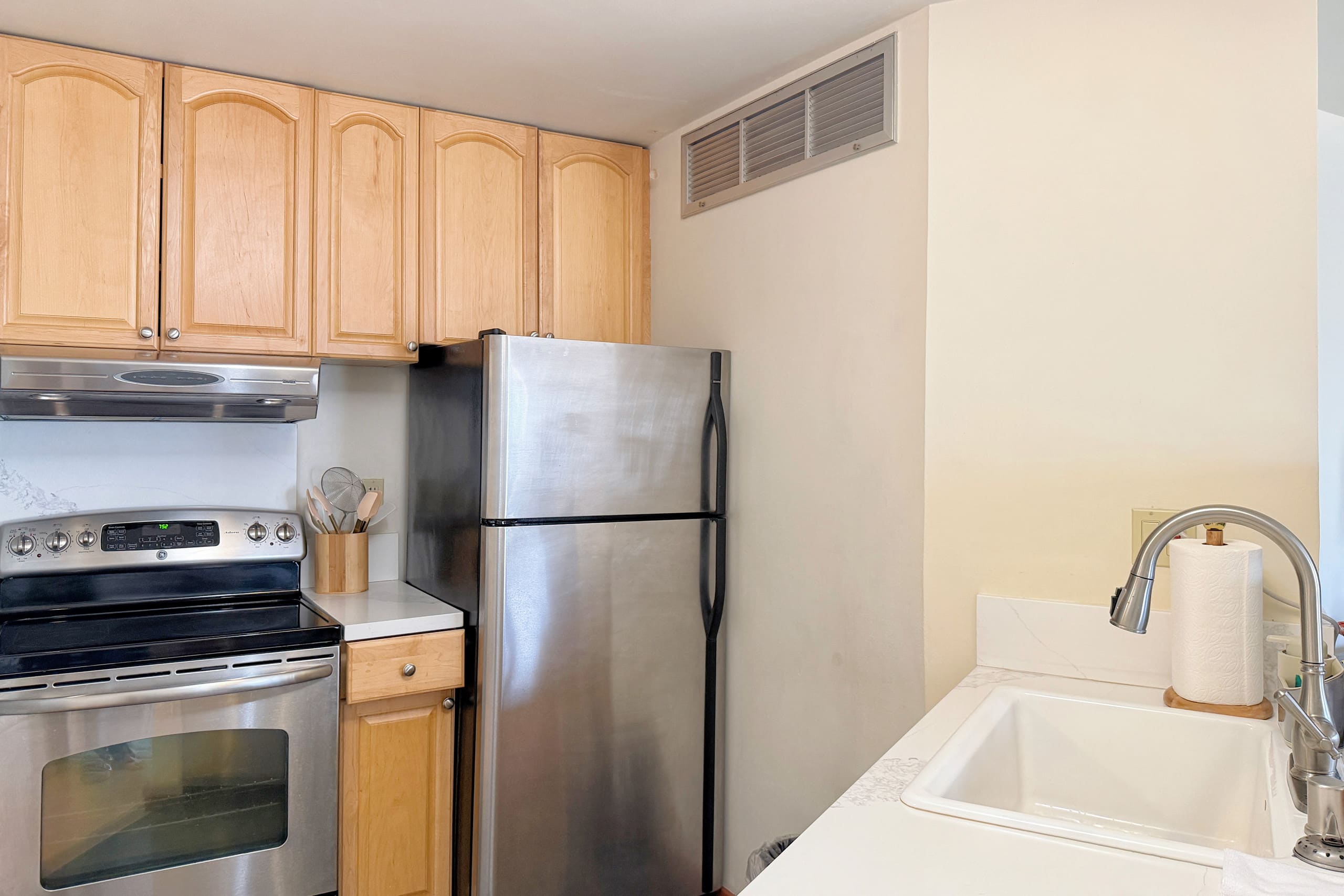 Oceanview Downtown Suite - Image 10
