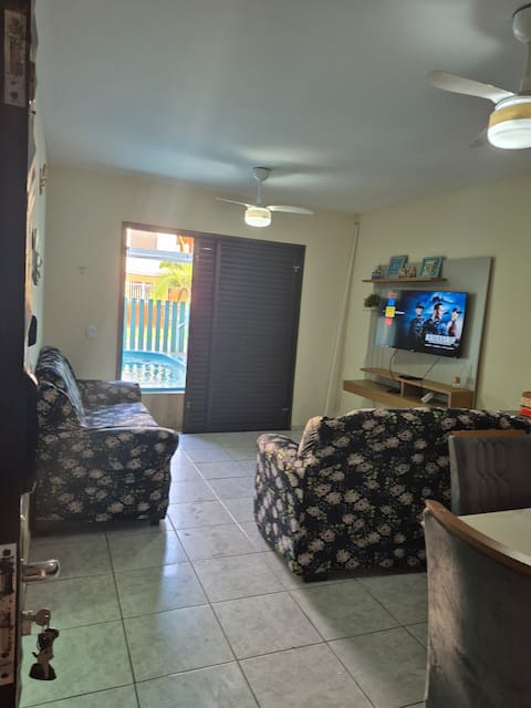 Airbnb em destaque: Excellent two-story house with pool 01 block from the beach em Pontal Do Paraná