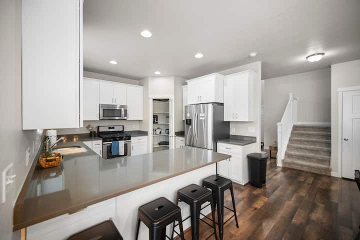 Charming Family Stay W Arcade & Theatre! - South Jordan, UT