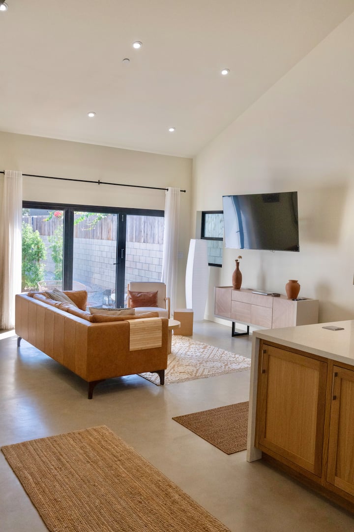 Venice Original | Modern Retreat W/garage & Patio - Venice Beach, CA