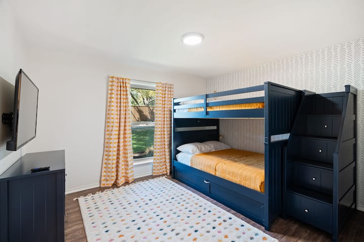 Literas completas con dos camas nido individuales.