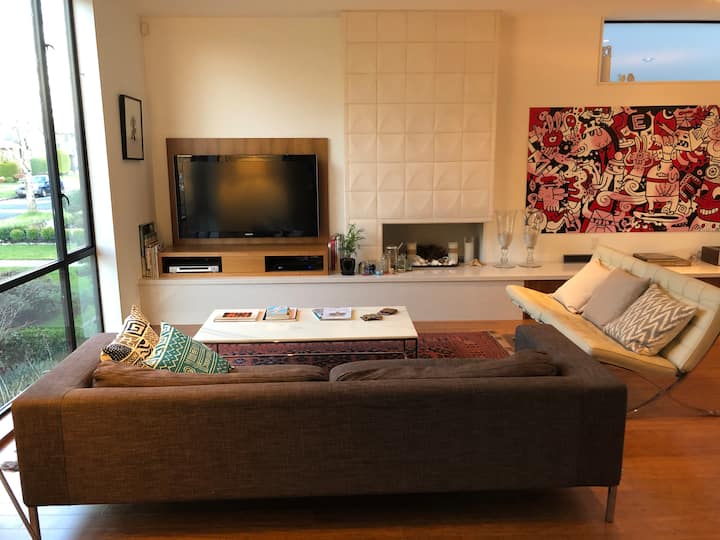 The Luxe Haven: Comfortable & Modern Westside Home - Vancouver