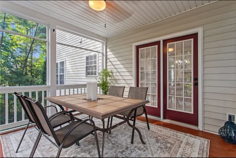 Modern Glen Allen Home w/Game Room & Screened deck