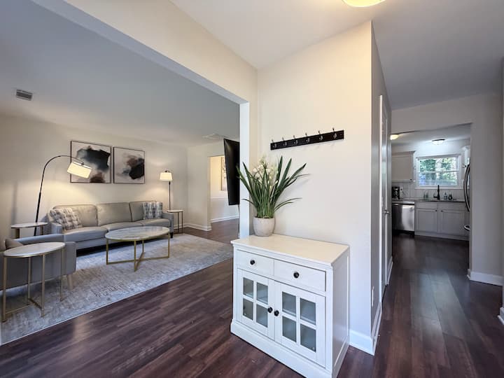 Cozy & Peaceful Alpharetta Home - Johns Creek, GA