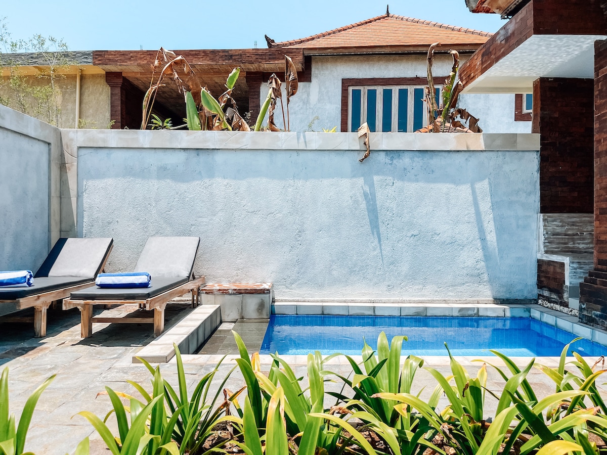 Villa in South Kuta · ★5.0 · 1 bedroom · 1 bed · 1 private bath, Airbnb karşılaştırması