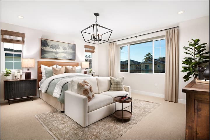 Magnificent Master Bedroom With King Size Bed - Santa Rosa, CA