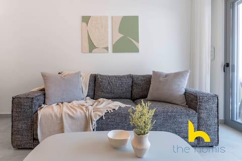Successful Airbnb property: Chic 2BR Family Stay w/Outdoor Dining & Parking! in ΛΟΦΟΣ ΛΑΜΠΡΑΚΗ