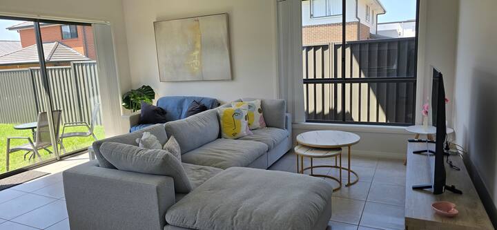 Luxurious New 5 Bedroom House And Double Garage - Windsor, Australia