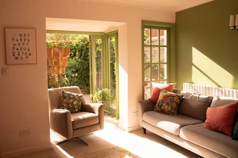 Successful Airbnb property: Cathedral Cottage in Historic Winchester in Winchester City