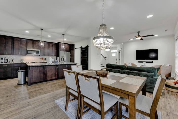 Vibe District 4br Stay •Pets Welcome•walk To Beach - Virginia Beach, VA