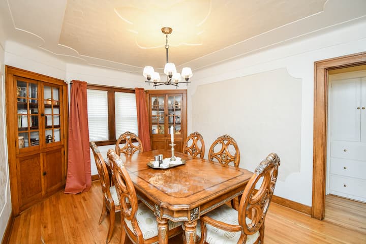 Babushka's Bungalow W/ Honey Bee Suite +2 Kitchens - Sioux Falls, SD