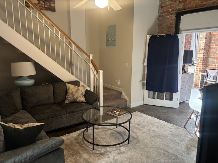 Charming 3 Bedroom W/ Prvt Bath Apart. In Scott - Richmond, VA