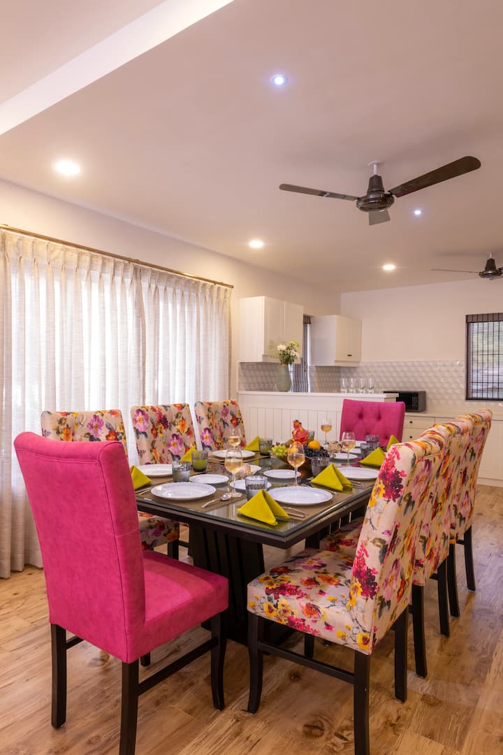Dining area 1 image 3